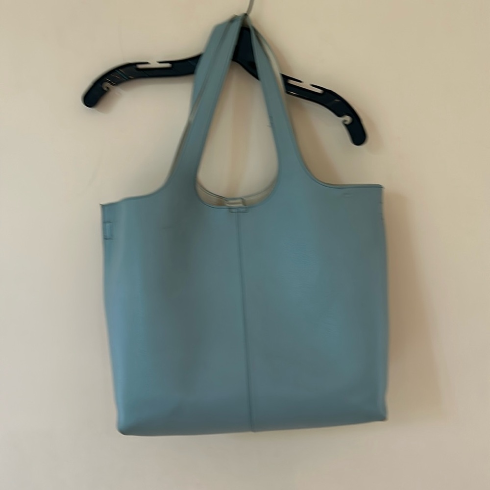 Turquoise faux leather bucket purse. Zippered inside pouch - Picture 1 of 6